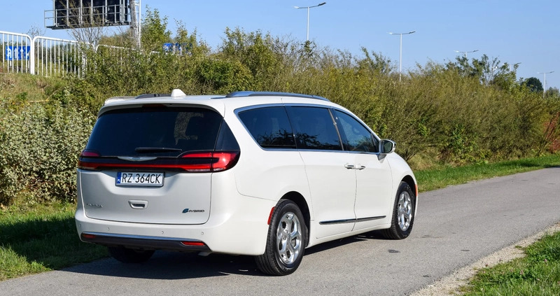 Chrysler Pacifica cena 190000 przebieg: 31000, rok produkcji 2021 z Rzeszów małe 56